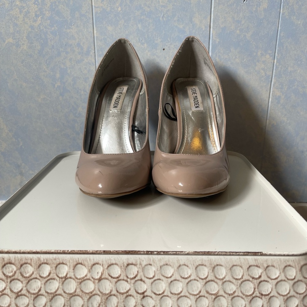 Women’s Steve Madden heals women’s size 9